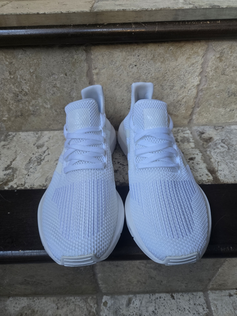 Adidas Swift Run White Knit Sneakers Men's Size 9.5 Excellent Condition